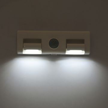 LED Außenwandleuchte mit Sensor LED/3xAAA/4,5V