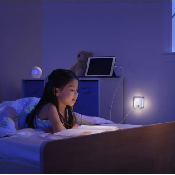 Ledvance - LED Steckdosen-Nachtlicht mit Sensor und USB LUNETTA LED/12,5W/230V 3000K weiß